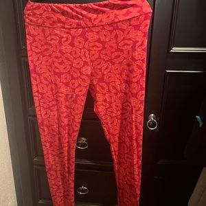 Red lips luluroe leggings